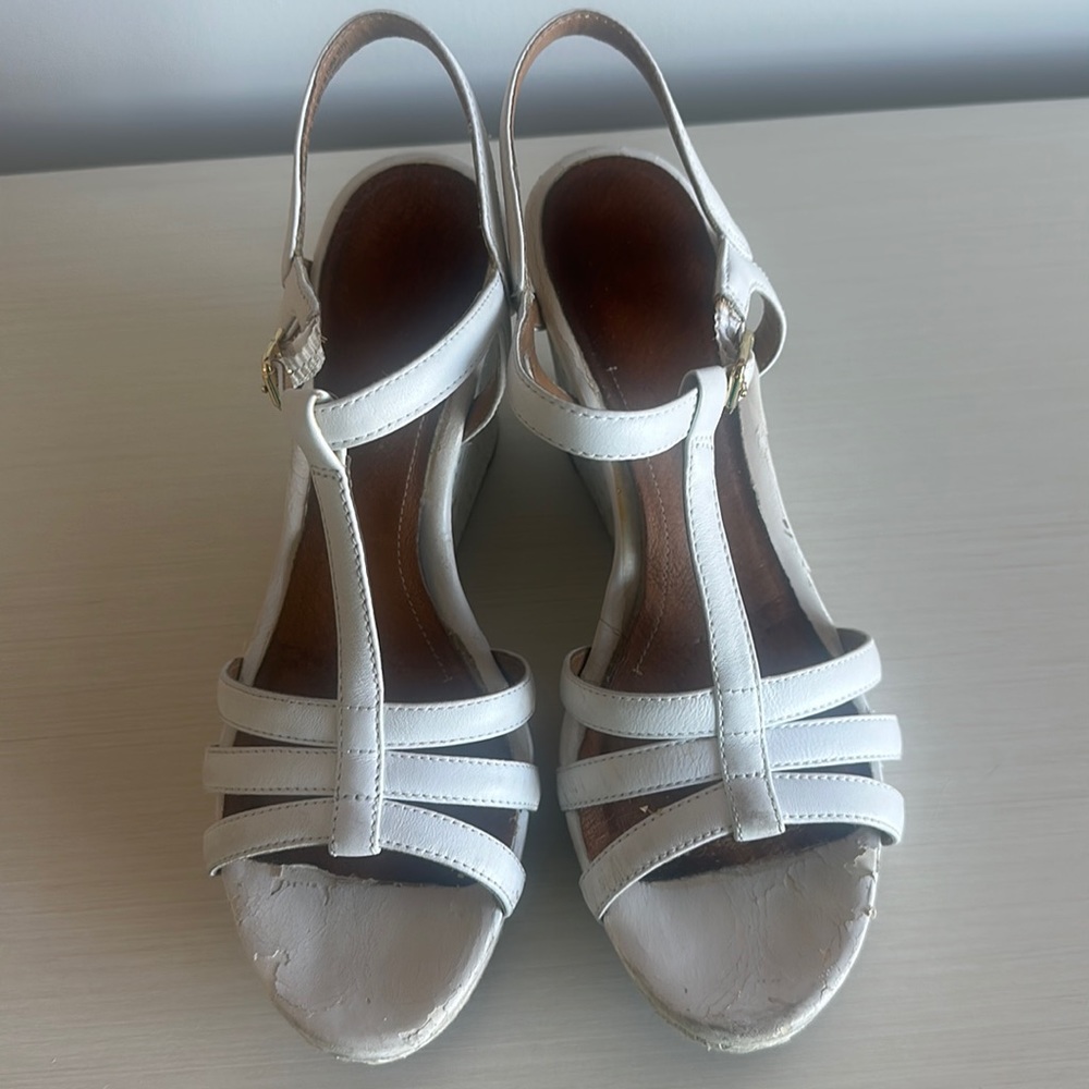Clarks size 10 white sandals